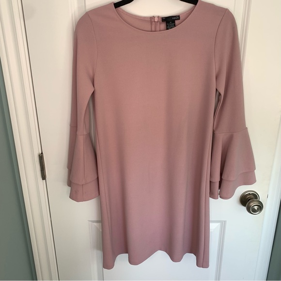 Blush dress with flowy sleeve - Picture 2 of 6